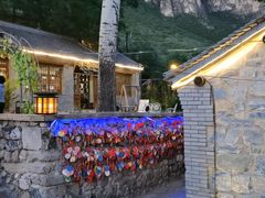 -百里峡七彩艺术小镇