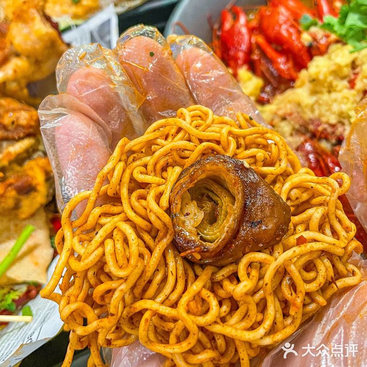 城市露营🏕️街头扒虾吃烧烤的感觉太哇塞🥰