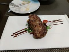 -悦享绿山墙西餐厅