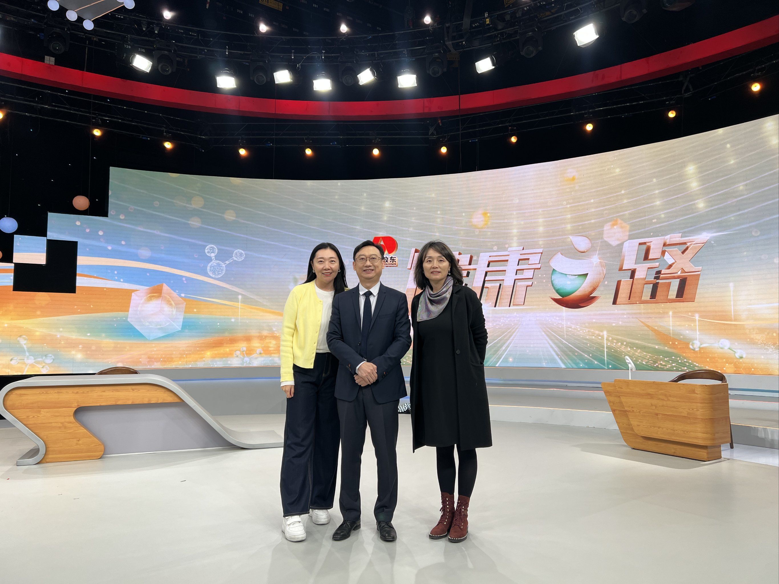 上午参加中央电视台健康之路的录制,拍摄中