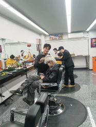 -15C7 男士理发馆 烫染专业店