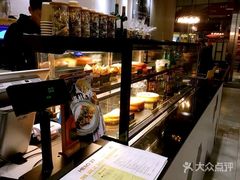 面包甜点陈列柜-HELLO 27 意面·沙拉·帕尼尼