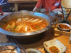 -野山舂·贵州现舂酸汤火锅(鸿通城店)