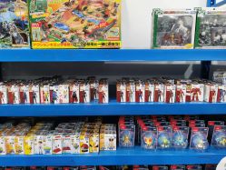 -逝水玩具折扣店