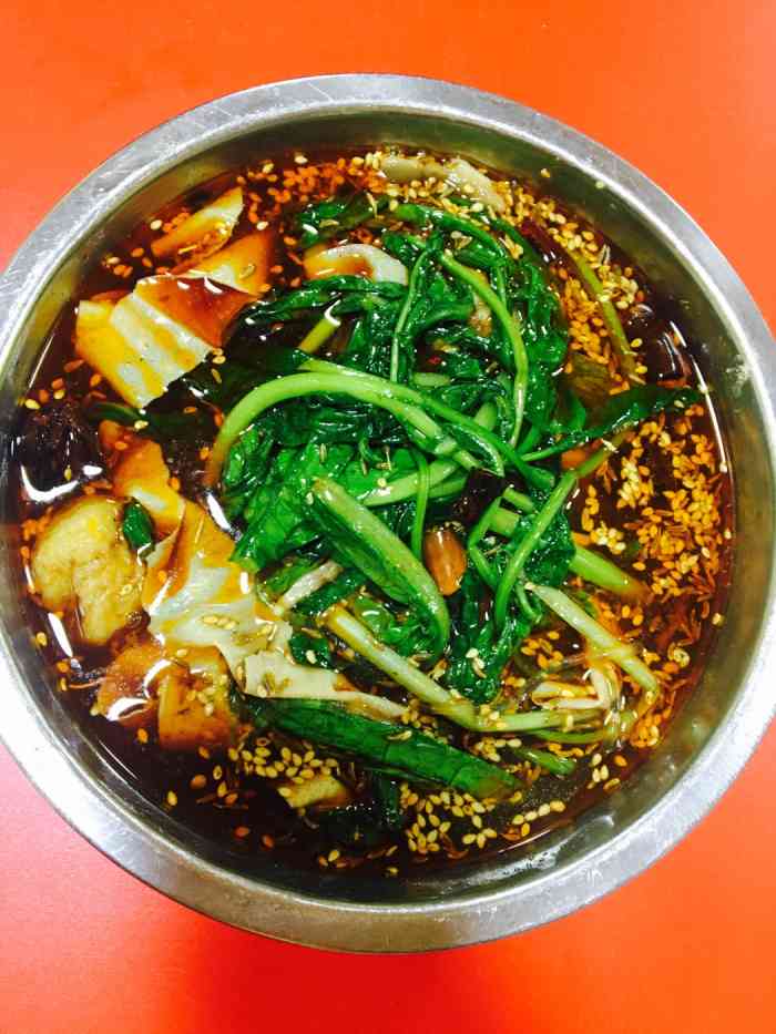 老丁头麻辣烫(向阳小区店)-"从上学的时候就吃这家的鸡脖子和麻辣烫