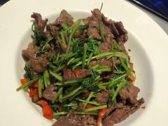 香菜摔打黄牛肉-桂满陇·蟹黄小笼汤包(清河万象店)