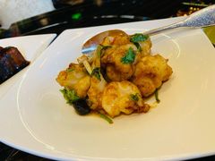 黑蒜大千爆虾球-北京四季酒店·采逸轩
