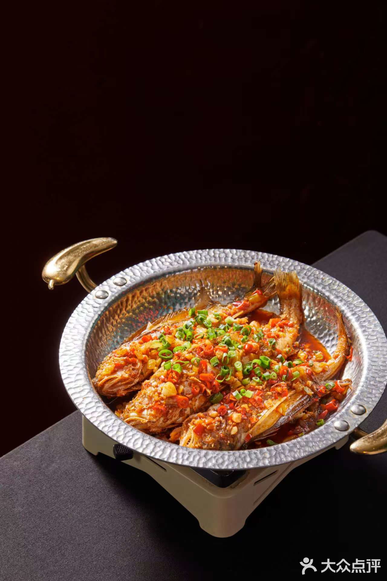 虾子个头真大,肉质紧实 🦐
辣椒炒肉配