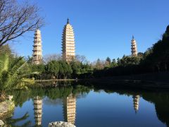 -三塔倒影公园
