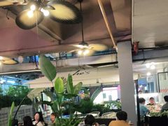 大堂-何师烧烤·香辣蟹·川菜·30年老品牌(太古里旗舰店)