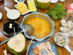 -老何家后安粉·糟粕醋海鲜火锅(三亚湾椰梦长廊店)