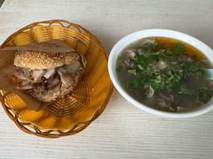 -洪峰浩老北京烧饼夹肉(角门路店)