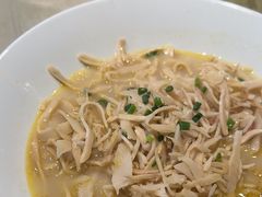 -帅巴人舅母子腊蹄民俗村