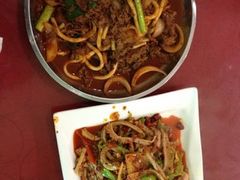 爆炒牛犊肉-穆豪麦蒸碗羊羔肉