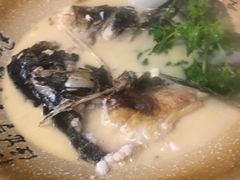 砂锅鱼头-75幢私房菜馆