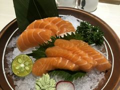 三文鱼刺身-小句号·精致料理(江南环球港店)