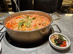 -野山舂·贵州现舂酸汤牛肉(民生路店)