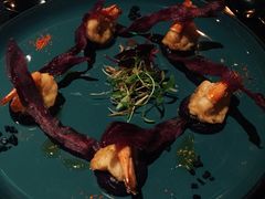 煎虾配紫薯泥薯片及姜味柠檬汁-AZUL by FUEL蓝色·法式酒馆(琶醍店)