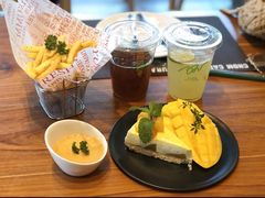 -Chom Cafe and Restaurant