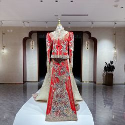 点击看大图 -GRACE KELLY婚纱与礼服(北京店)