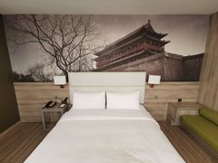 -西安大雁塔科技大学地铁站亚朵酒店