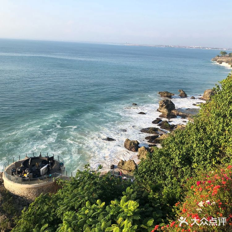 当地的网红酒店了，在酒店内完全可以不出门吃完好几天
