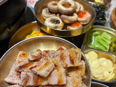-草家酱蟹炭火烤肉店(珲春南路一店)