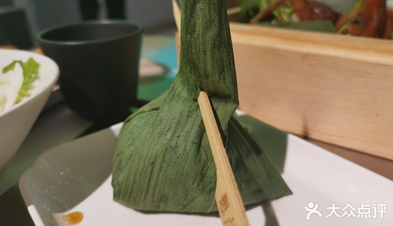 推荐招牌酥皮山楂叉烧包,香草脆鲜奶,鲍汁凤爪