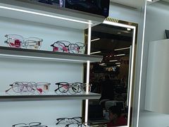 -美式眼镜·授权蔡司.依视路.尼康.豪雅.明月(南翔印象城店)