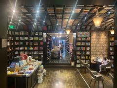 -钟书阁(松江泰晤士小镇店)