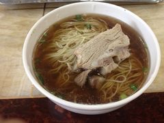 焖肉面-老西白点心店
