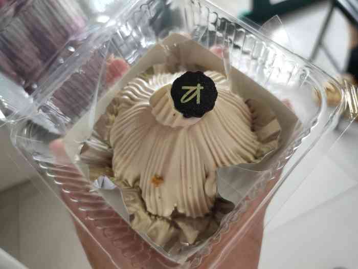 凯司令(张江高科地铁站店)-"蝴蝶酥:很香脆,栗子杯:栗子酱蛮多的,红.