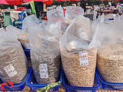 -雪绒花路停车场