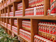 茅台酒墙-悦融琥珀·京鲁菜·海味珍品(西单店)