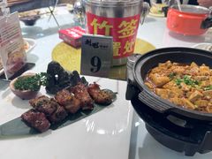 -刘姐啤酒鱼民族演艺餐厅(西街总店)