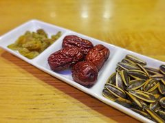 餐前干果-马仕玖煲·融合菜·酥不腻烤鸭(人大店)