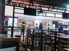 大堂-洪氏嗨捞·广东猪肚鸡·椰子鸡火锅(西咸万象城店)