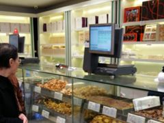 面包甜点陈列柜-上海哈尔滨食品厂(淮海中路店)