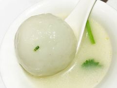 荠菜圆子鱼头汤-俊江南时尚创意餐厅