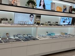 -J-Optical佳视明眼镜·蔡司视觉(青岛金茂览秀城店)