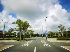 -奕欧来上海购物村停车场