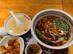 -呷佬·长沙手工米粉(金沙江路店)