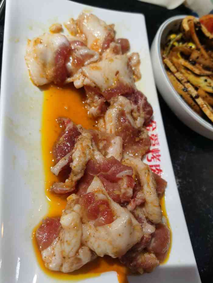 金爱真是把鸡西地区的烤肉市场拿捏的死死的开了不知道多少家分店饭点