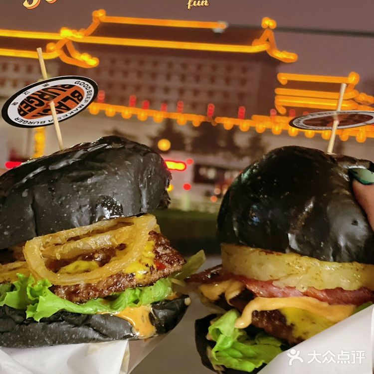 这个黑，到底是什么黑！“黑”汉堡可太酷啦！