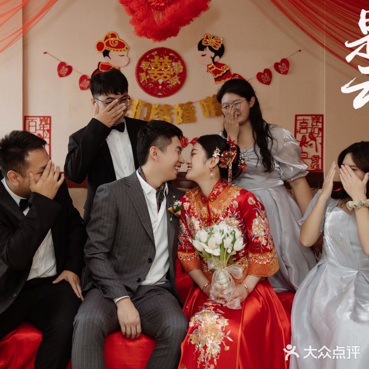 这样“哇塞”的中式嫁衣 中国红太惊艳了[爱心]