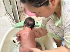 -爱的果实月嫂育婴师(世纪东方店)
