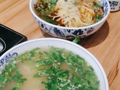 招牌骨汤牛肉面-西部马华清真兰州牛肉面·烧烤夜市(三里河店)