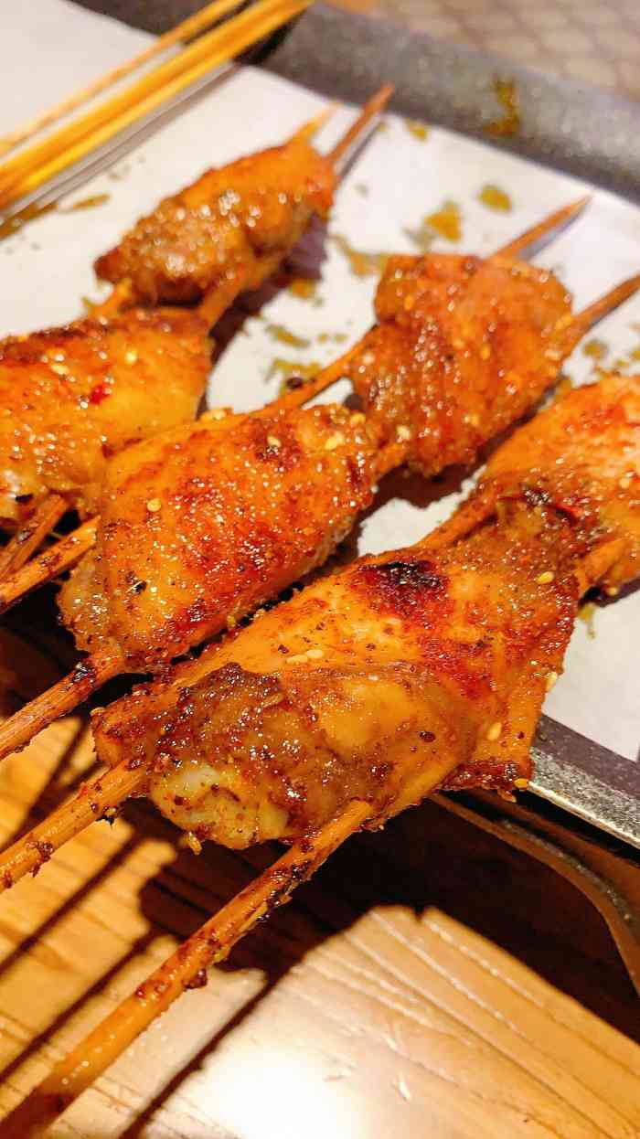 管氏翅吧(地安门店)-"烤翅味道不错,大腰也很好吃,就是地方有点.