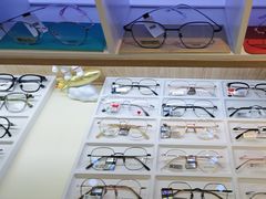 -天空之镜眼镜店蔡司依视路配镜授权零售店(望京颐堤港店)