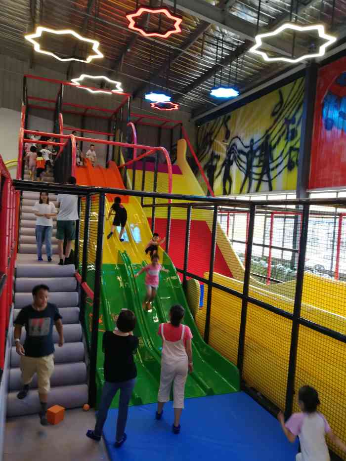 蹦床公园boomch(周谷堆店)-"今天开业的第一次,朋友团优惠券过去的,地